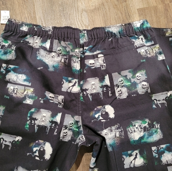 Disney Men's Black Graphic Pants - Picture 11 of 16